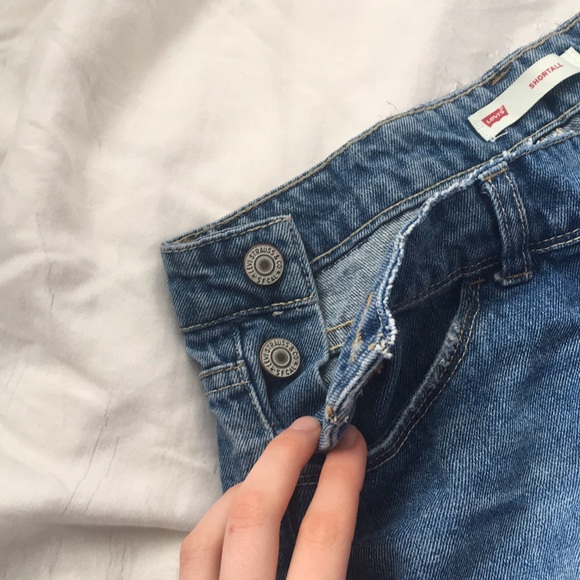 Levi’s Shortall Shorts - Picture 2 of 4